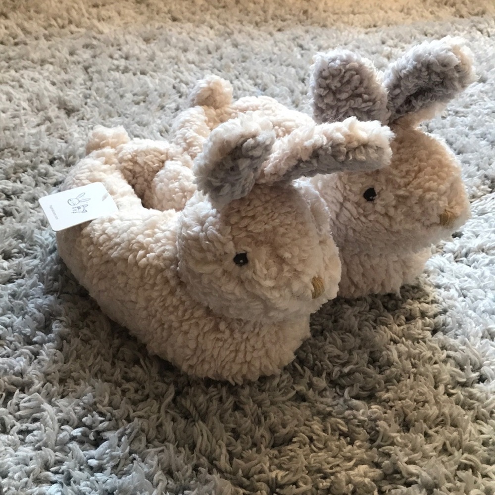 🐰BUNNY SLIPPERS!! 😍😍